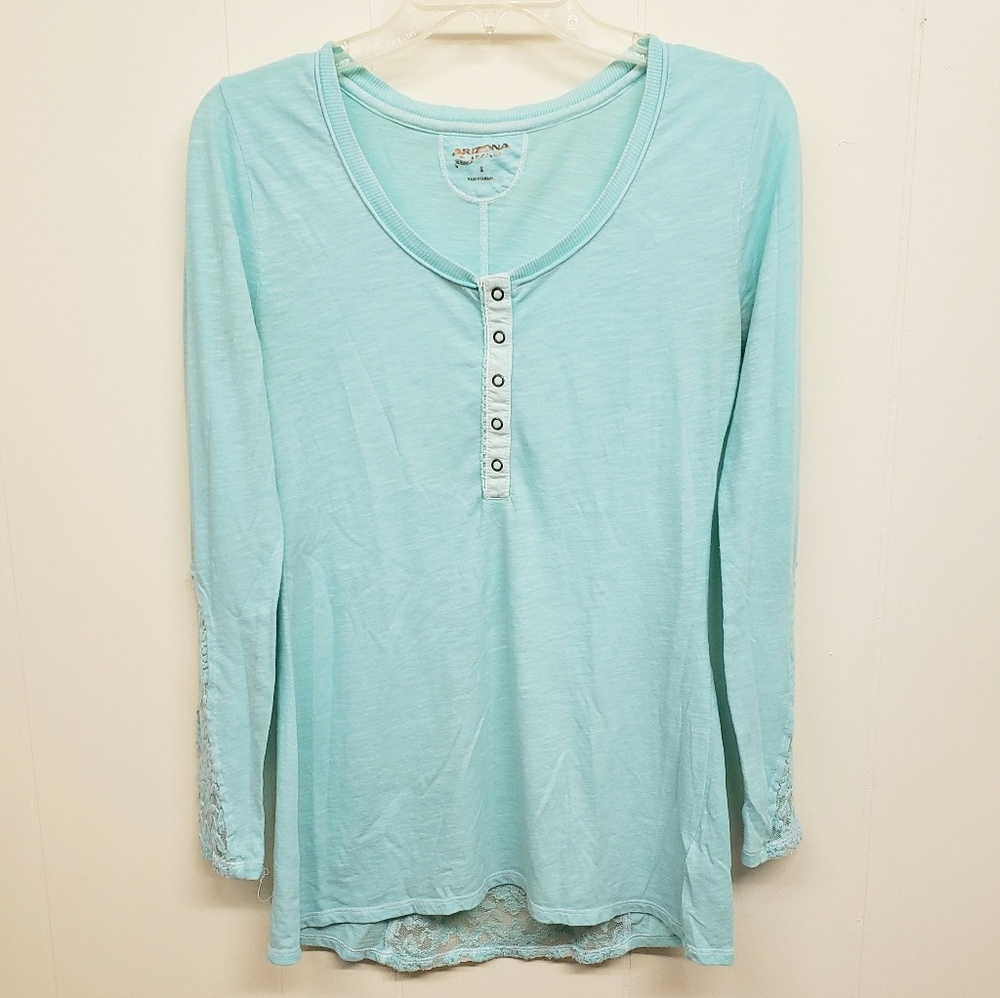 3/$15! Like New! Aqua Tee w/ Lace Detail